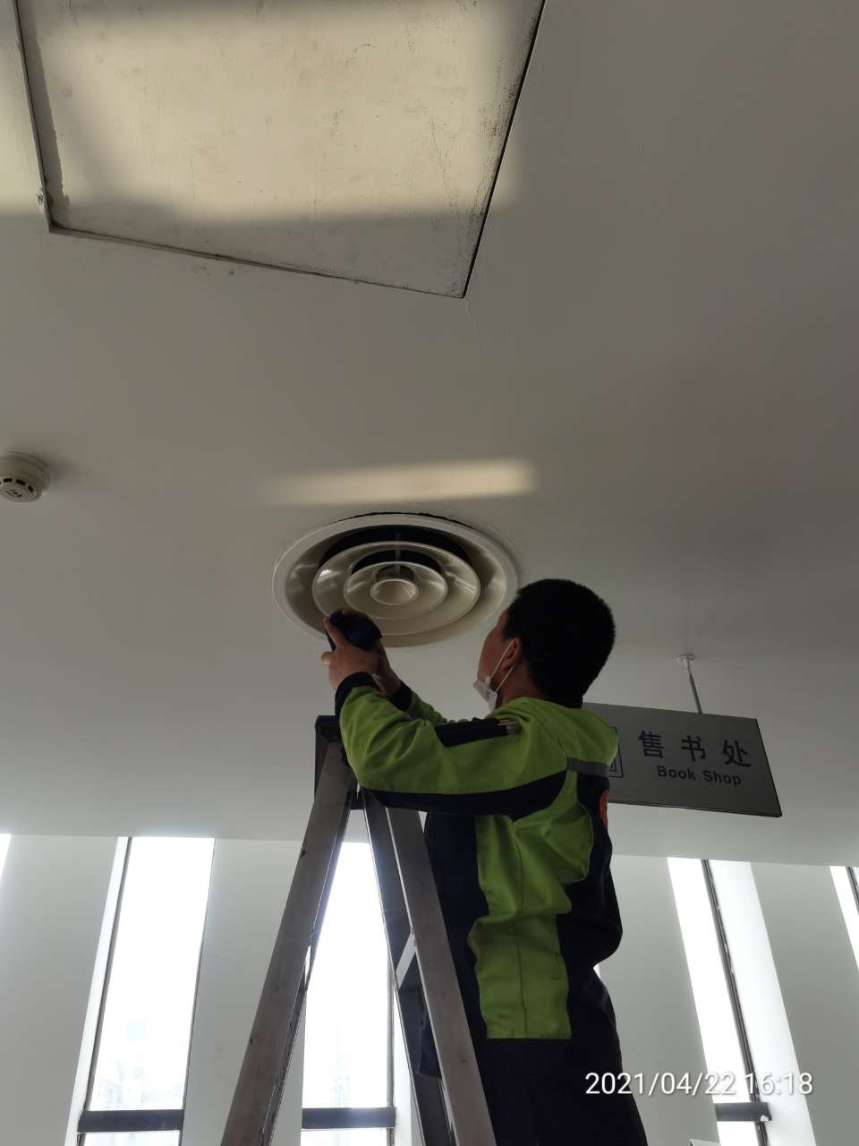 中央空調保養(yǎng)維修計劃免費上門維修,20年品牌機構公司,資質齊全